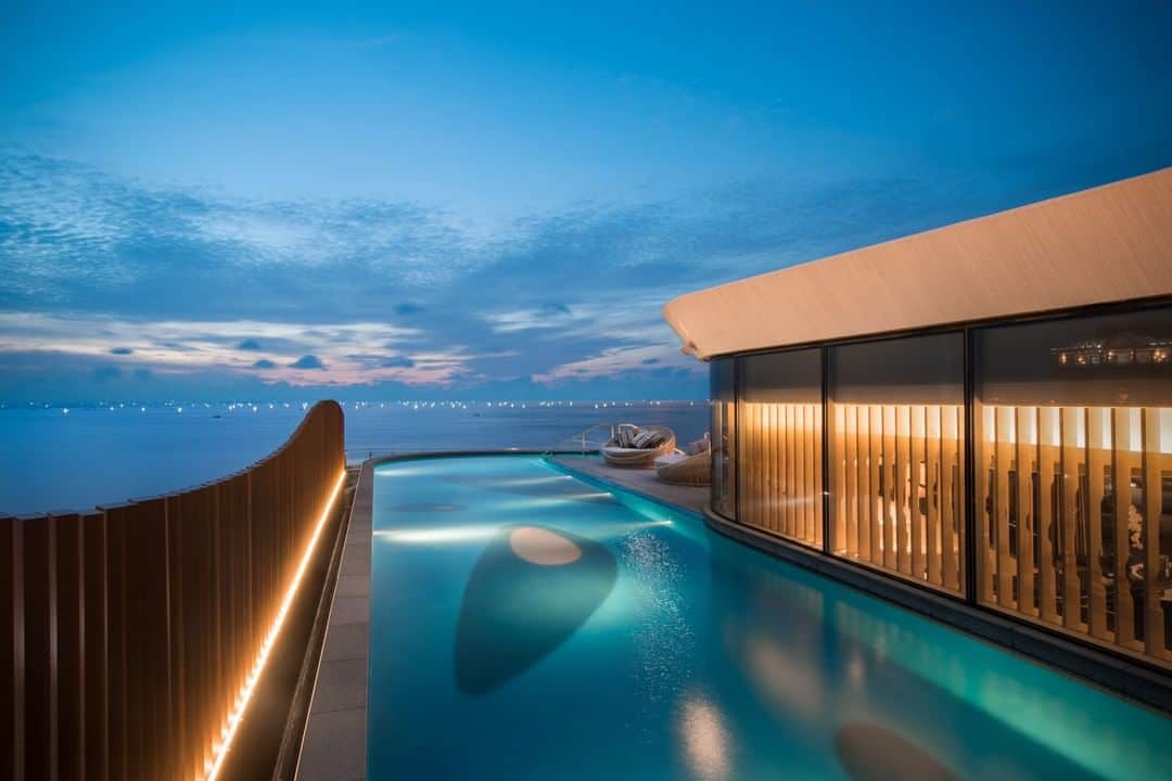 Conrad Hotelsのインスタグラム：「Infinity pool, infinite views. #StayInspired」