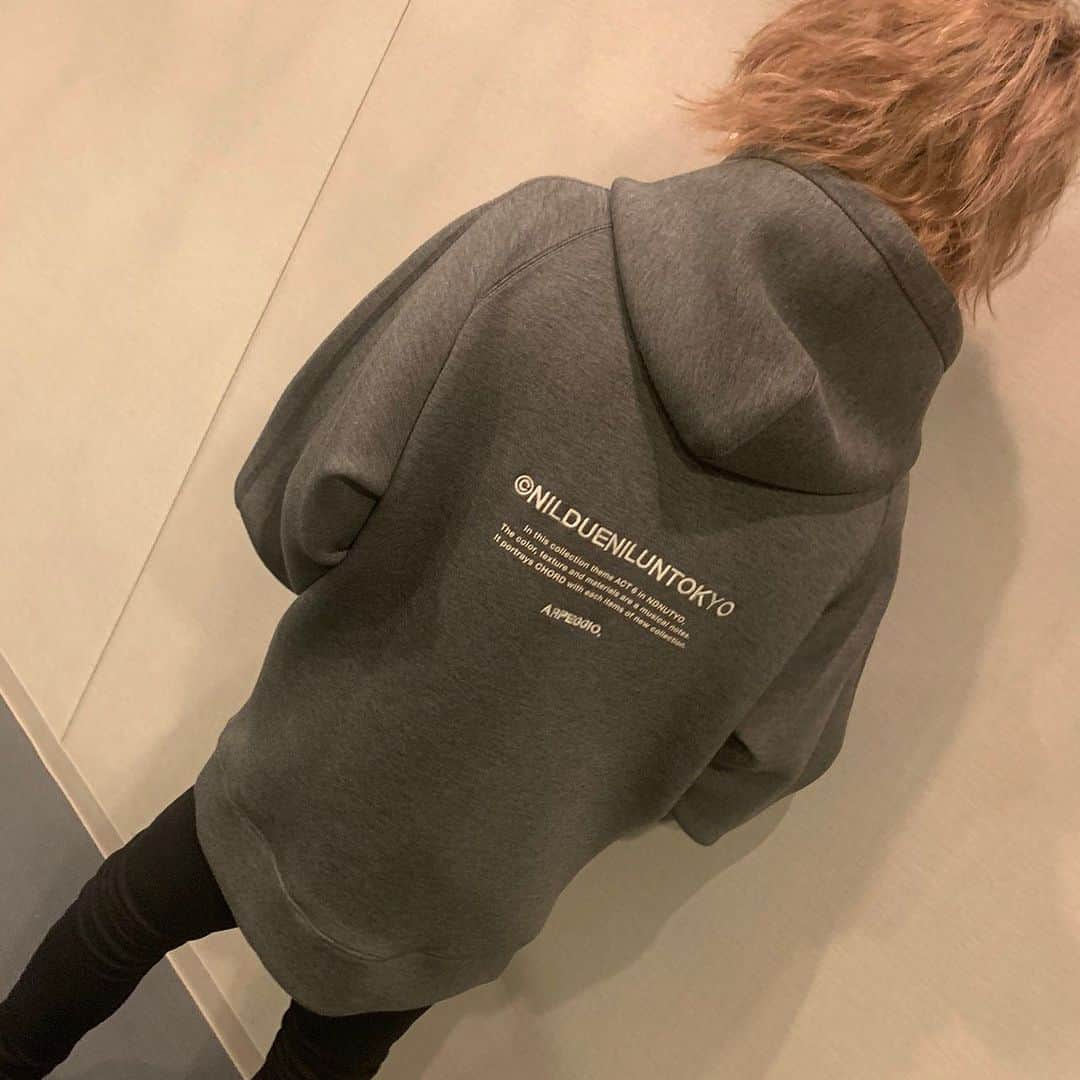 RUKI さんのインスタグラム写真 - (RUKI Instagram)「EMBROIDERY LOGO HOODIE /BLK・SAND・GRAY  今回はダンボールニットと呼ばれる生地を選びました！良いハリ感と弾力がありクタッとしないので今までの綿とは違う雰囲気で気に入ってます。カラーは絶妙な3色です🤘🔥 #nilduenilun_tokyo #nilduenilun #ruki #act6 #arpeggio」2月11日 23時30分 - ruki_nilduenilun