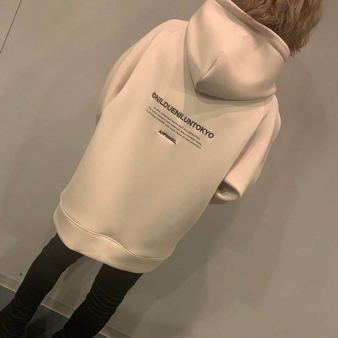 RUKI さんのインスタグラム写真 - (RUKI Instagram)「EMBROIDERY LOGO HOODIE /BLK・SAND・GRAY  今回はダンボールニットと呼ばれる生地を選びました！良いハリ感と弾力がありクタッとしないので今までの綿とは違う雰囲気で気に入ってます。カラーは絶妙な3色です🤘🔥 #nilduenilun_tokyo #nilduenilun #ruki #act6 #arpeggio」2月11日 23時30分 - ruki_nilduenilun