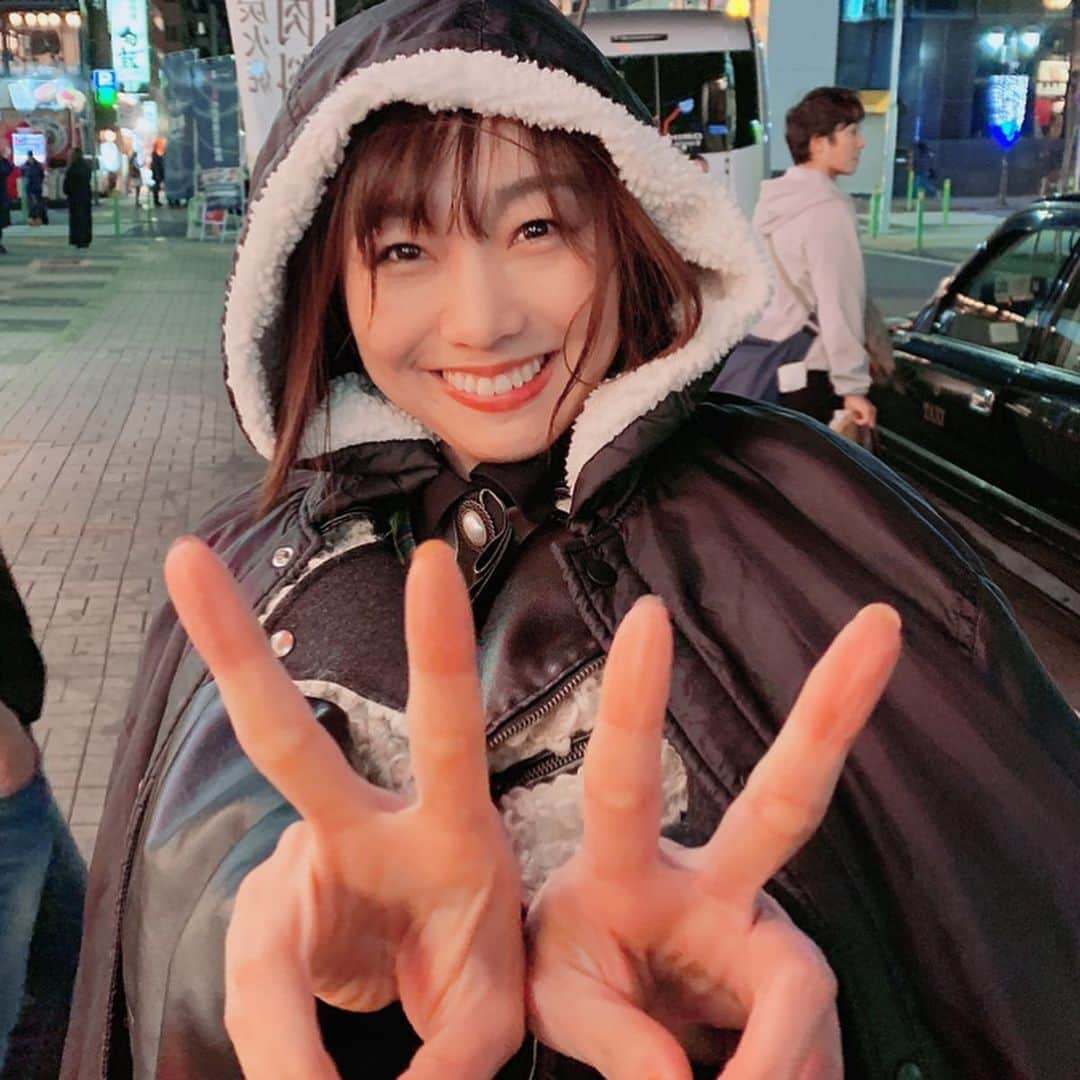 須田亜香里さんのインスタグラム写真 - (須田亜香里Instagram)「みんな知ってた？ ほろ酔いの須田さんは とてもご機嫌になるんだよ〜☺️ . . 今夜も観てね。 東海テレビ24:25〜 @ske48buzz #ske48バズ #栄  #ほろ酔い美女 さがし #ほろ酔い #ske48 #平田詩奈 #須田亜香里 . . しいなはテレビで初のお酒ロケ。 魅力発揮しまくってました💕 栄でロケしてて通りすがりの女の子たちがしいなをみると「あの子可愛い！」とざわざわしていて、私は鼻高々でした☺️ . 私は個人的にしいなのファン状態でして、インスタとかすごく好きでいつも更新楽しみにしてるんです〜 10枚目はしいなの動画だよ❤️ @shiina__0822 #インスタグラマー #インスタグラマーしいな . 私はロケが小沢さんとしいなのチームだったので、らんらんとの写真がないの〜 ごめんね😭💕🏌️‍♀️ . .」2月12日 0時05分 - akarisuda