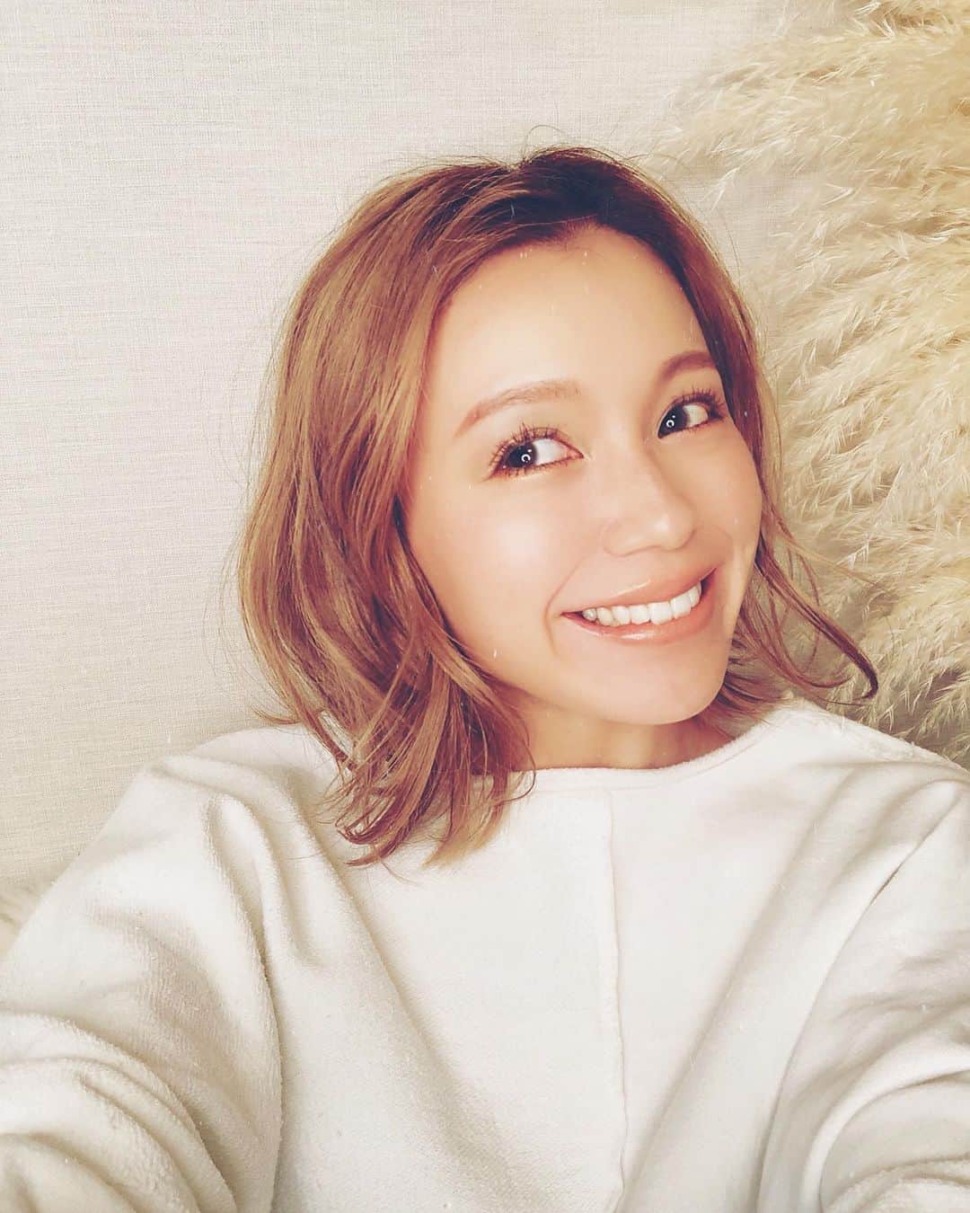 のインスタグラム：「今日は薄メイクで髪巻いてみた👩🏼‍🦱💜 そしてこの前買ったカラコン似合わなかったはなし。hahaha」
