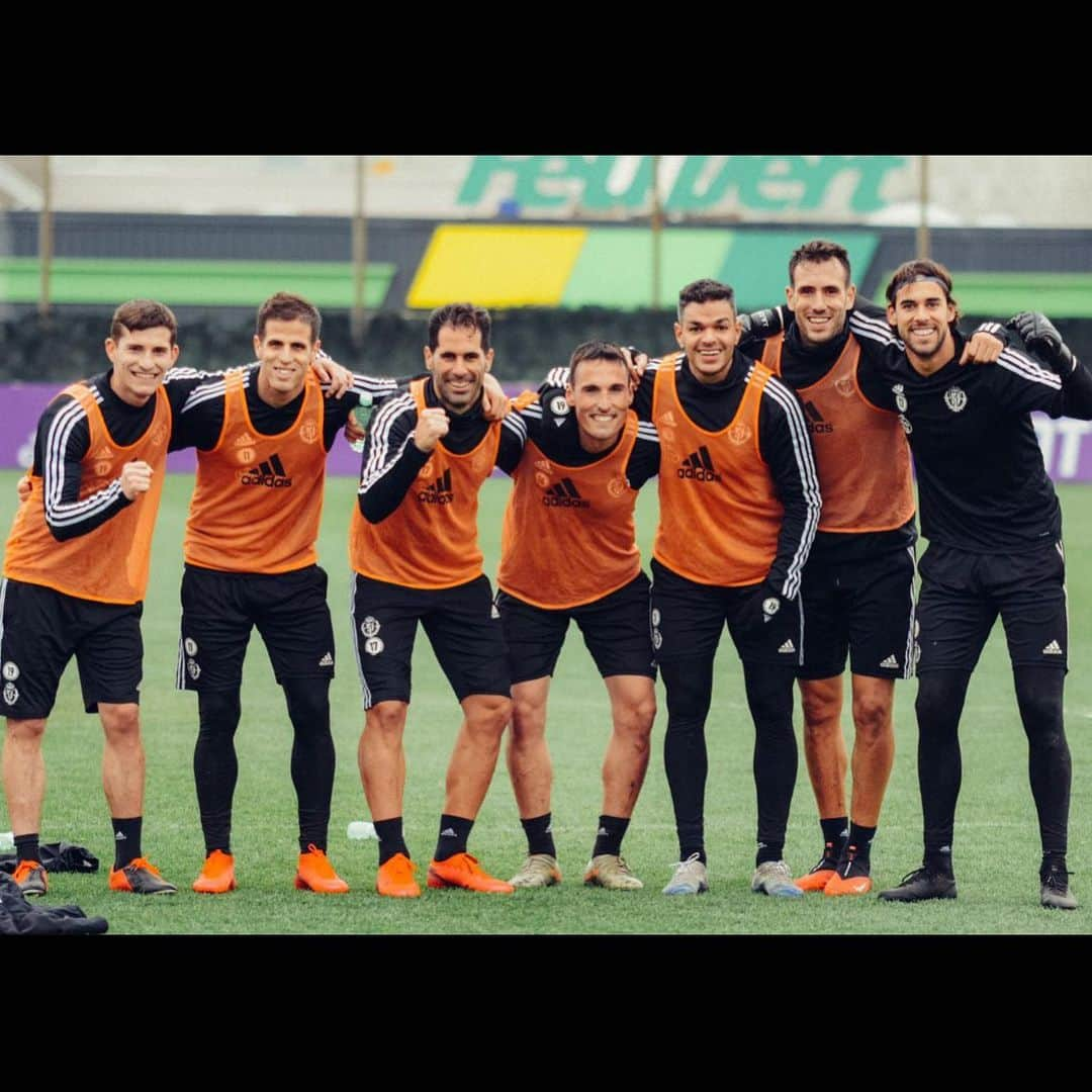 ハテム・ベン・アルファのインスタグラム：「Equipo ganador ! ⚽️ #realvalladolid」