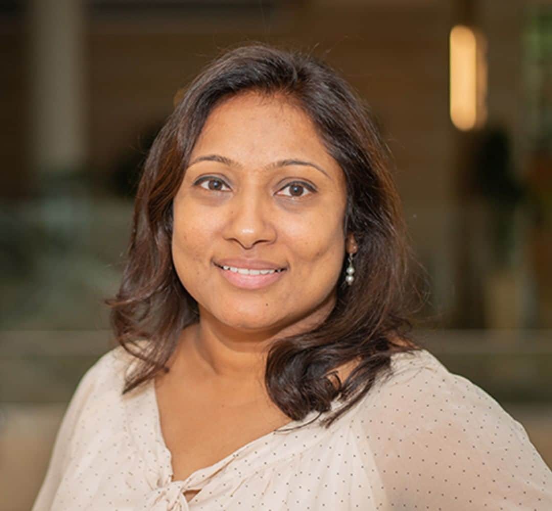 ノバルティスのインスタグラム：「Pushpa is breaking barriers as a drug hunter - not just for #WomenInScience, but potentially breaking barriers that protect cancerous tumors. She focuses on immuno-oncology, the study and search for potential treatments that take advantage of the body’s immune system to fight #cancer. Her work is part of a larger effort to identify new ways to block chronic inflammation - and potentially unlock a powerful new set of tools to help treat a range of diseases, from Alzheimer’s disease to autoimmune disorders to cancer.」