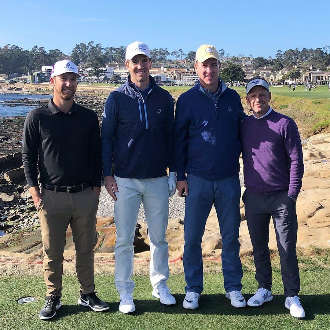 ルーク・ドナルドのインスタグラム：「Nice little pairing last week with a couple of 🐐’s at the @attproam. Was fun walking the fairways with the Manning brothers - while the competitiveness amongst them was high, it was the brotherly love between them that shone thru the brightest. . Shortly after this picture was taken and with the Team cut on the line, Eli stepped up to hit his tee shot on 18, a strong wind into his face, hit a beautiful power fade off the edge of the water straight down the middle of the fairway. Peyton immediately slapped his brother on the back and gave it a small fist pump - it was the coolest moment of the week for me! . Team Peyton/Donald finished T9th in the team event & next year I’m bringing my step stool for the picture 🤣 #averageheightproblems #pebble #at&t #eli #peyton #brotherlylove」