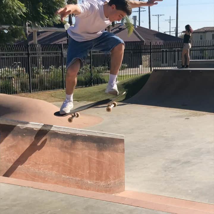 ヴィンセント・ミルウ のインスタグラム：「🔊 #bronsonspeedco #teamskateboardfrance」