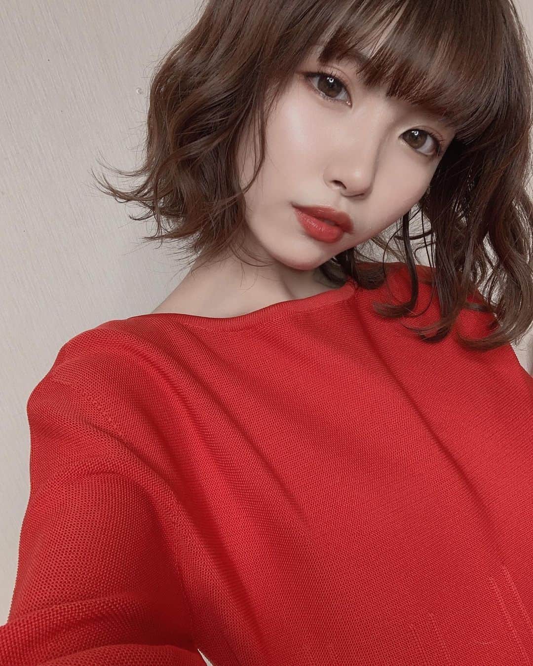 百合香（yurika）のインスタグラム：「メイクと髪型上手くいった😳 #メイク #ボブヘアアレンジ #バレンタイン #バレンタインメイク #snidel #ブラウンリップ」