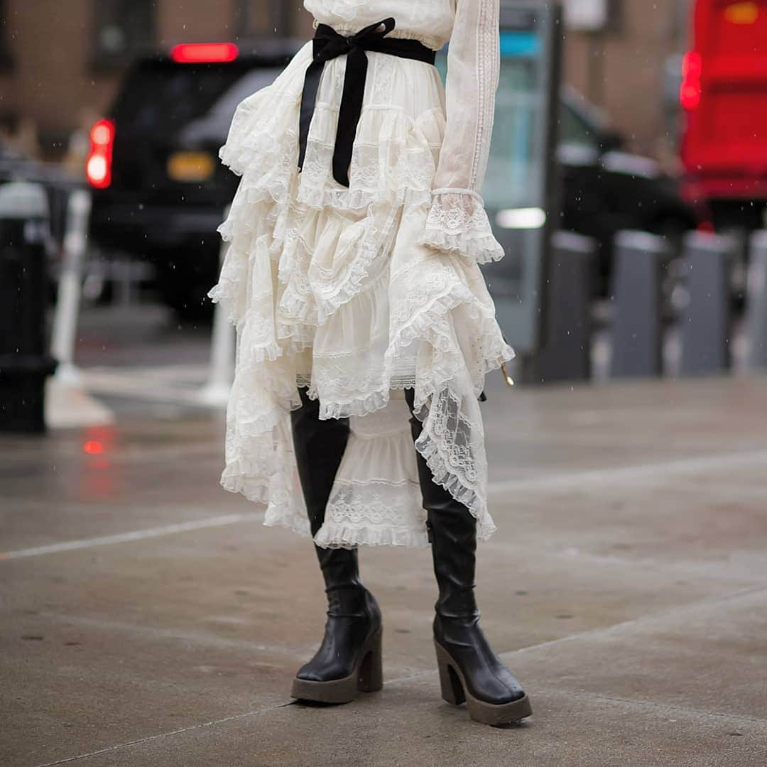 フェルナンダ・リーさんのインスタグラム写真 - (フェルナンダ・リーInstagram)「Yesterday〰️yy〰️y Wearing @zimmermann to the @zimmermann f/w 20 show 🤠 I've always wanted to wear this dress 🥰🥰🥰 (and these shoes are so cute) 📸: @jereminkang  Thank you for inviting me to watch the show 🥰」2月12日 1時50分 - warukatta