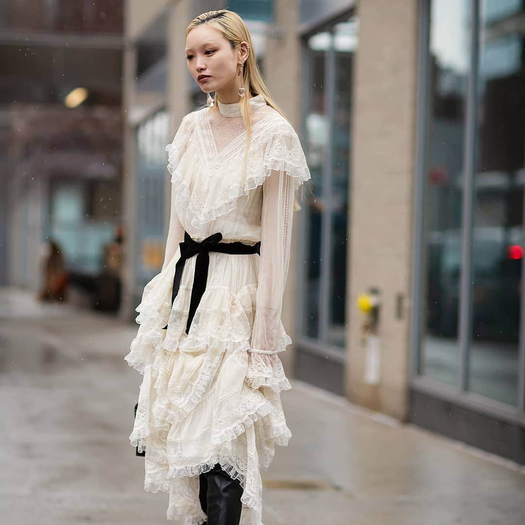 フェルナンダ・リーのインスタグラム：「Yesterday〰️yy〰️y Wearing @zimmermann to the @zimmermann f/w 20 show 🤠 I've always wanted to wear this dress 🥰🥰🥰 (and these shoes are so cute) 📸: @jereminkang  Thank you for inviting me to watch the show 🥰」