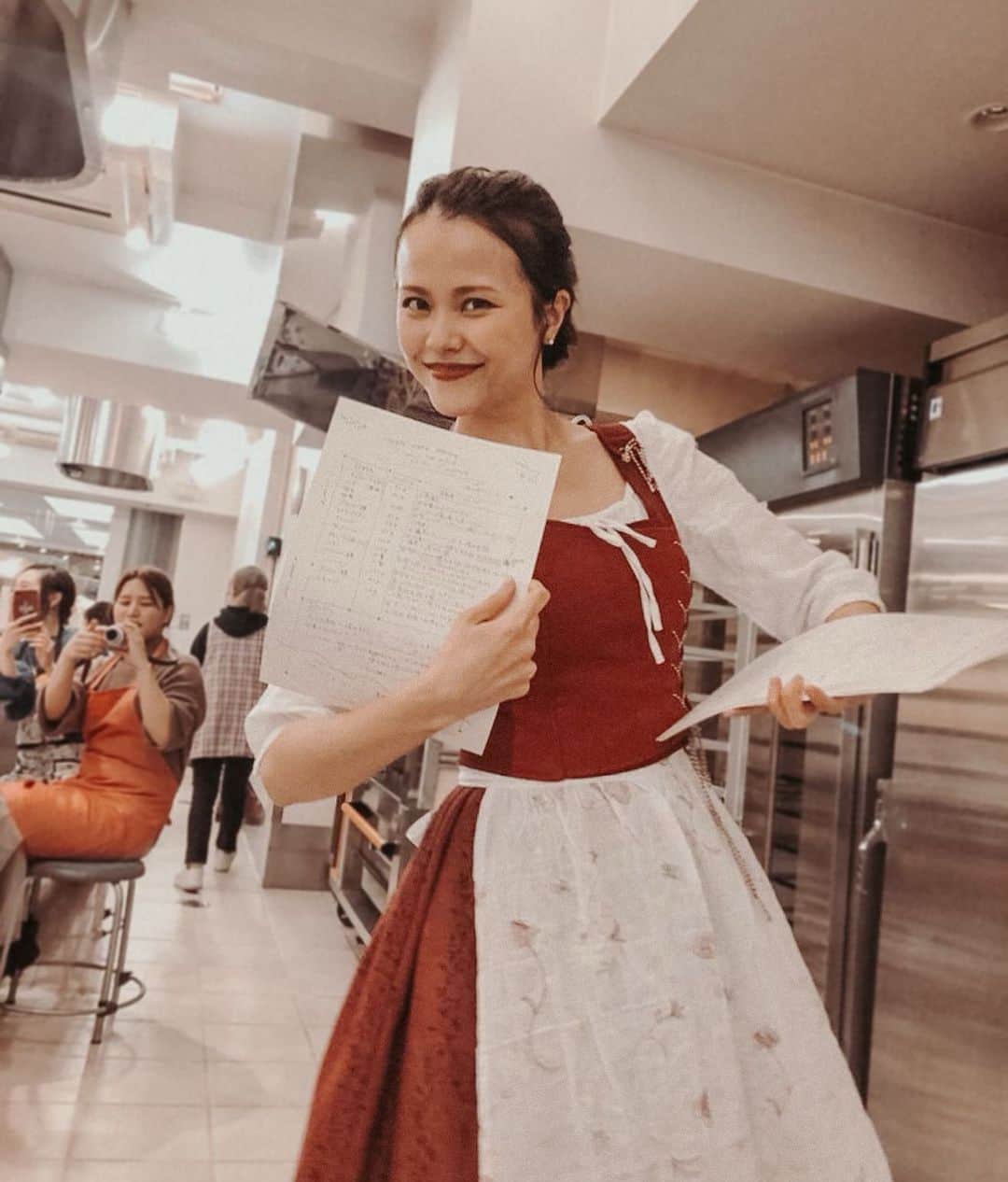 のインスタグラム：「♥️ 初めてのクッキングイベント！ベルシェフ、とても幸せだった。👩🏻‍🍳 来てくれたみんな、ありがとうね☺️❤︎」