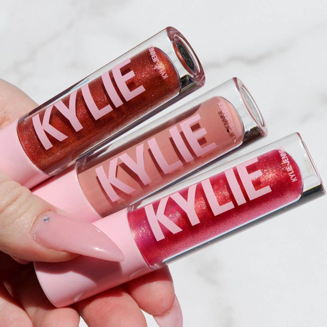 Kylie Cosmeticsさんのインスタグラム写真 - (Kylie CosmeticsInstagram)「Perfect Kiss, Stuck On You and Wish Come True high glosses 😍 we can't wait for these to launch on Valentine's Day 💋」2月12日 12時15分 - kyliecosmetics