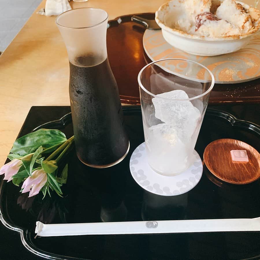 宮島咲良さんのインスタグラム写真 - (宮島咲良Instagram)「ㅤㅤㅤㅤㅤㅤㅤㅤㅤㅤㅤㅤㅤ "芽衣子さんと玲奈さんと私" 第二弾 「初めての#廚菓子くろぎ にてかき氷を食す」 ㅤㅤㅤㅤㅤㅤㅤㅤㅤㅤㅤㅤㅤ ひみつ堂さんでかき氷食べた後に、まさかの東京大学本郷キャンパス構内にある人気のカフェ「廚菓子くろぎ」さんでまたしてもかき氷を食べるという暴挙。 さすがに一人ひとつは無理だったので、看板メニュー「黒みつきなこ」をわけわけしました☻ 巨大だったけどお上品なお味で美味しゅうございました☺️ ㅤㅤㅤㅤㅤㅤㅤㅤㅤㅤㅤㅤㅤ #かき氷 #東京大学本郷キャンパス #黒みつきなこ #川﨑芽衣子 さん #前田玲奈 さん #宮島咲良 #ミヤジマン #ぼっち戦隊ミヤジマン」2月12日 12時11分 - sakura_miyajiman