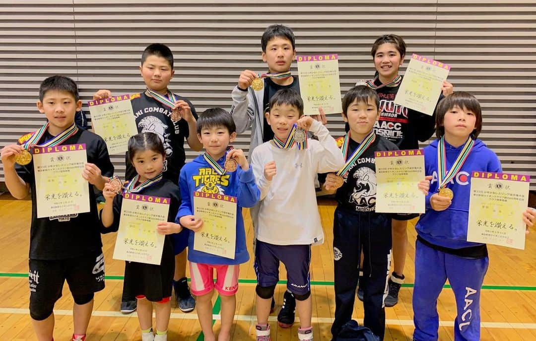 阿部裕幸さんのインスタグラム写真 - (阿部裕幸Instagram)「東京新宿ライオンズ旗争奪戦 少年少女レスリング選手権大会 AACCキッズレスリングチーム 17名出場 入賞9名 金3 銀2 銅4  日々の繰り返しが試合に出る、その繰り返しをコツコツできることが勝利につながる。次に向かって前進しよう！ 常に前向き、すべてのことがらをポジティブに考えよう‼️ 大会関係者の皆さま、他チームの皆さまありがとうございました。 パパママたち、お疲れさまでした。  Thank you support us everyone!! We go 3 gold 2 silver 4 bronze!!!! #aacc #aacckidswrestling #aacckids #aaccキッズ #aaccキッズレスリング #team #仲間 #kidswrestling #キッズレスリング #東京新宿ライオンズ旗争奪戦 #aacckindergaren #kindergarten #幼稚園チーム #みんな頑張りました #少年少女レスリング選手権大会 #team #仲間」2月12日 12時18分 - abeani111