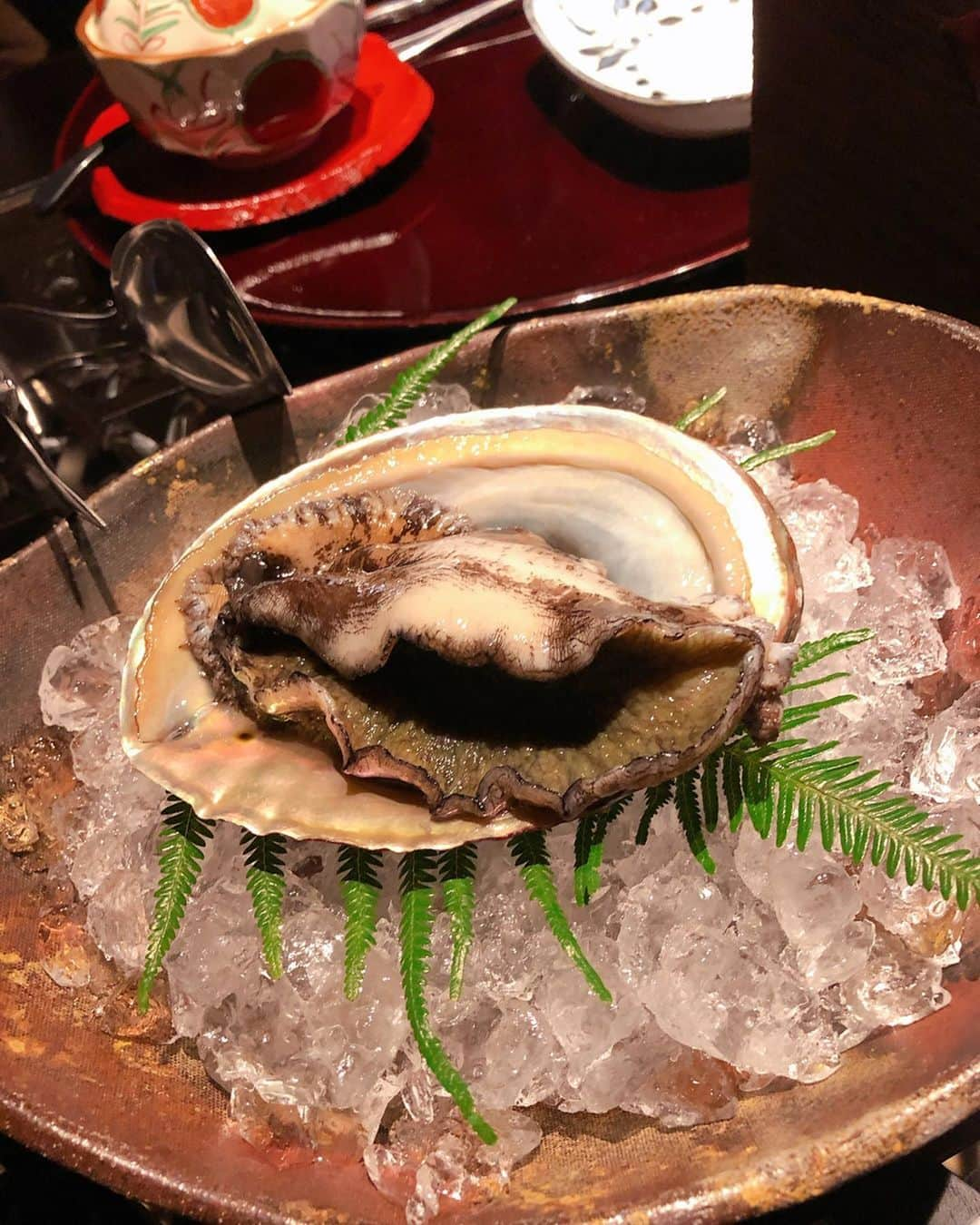 蜂矢有紀のインスタグラム：「👨‍👩‍👧♨️🐚🥩 ・ お部屋で気兼ねなく美味しい お食事も堪能しました🥺🙏💖 ・ はぁ🥺また温泉行きたい🥺← 温泉に入りながらも♨️娘の マシンガントークは炸裂 しすぎて🗣w あまりゆっくりは 入れないのだけど🤫w まぁそれも幸せなこと🤣💓 ・ #神奈川県 #箱根 #温泉 #金乃竹 #金乃竹仙石原 #金乃竹スイート #煌 #竹取物語 #かぐや姫 #🎋 #客室露天風呂 #お部屋食 #♨️ #創作和食 #鮑 #但馬牛ステーキ」