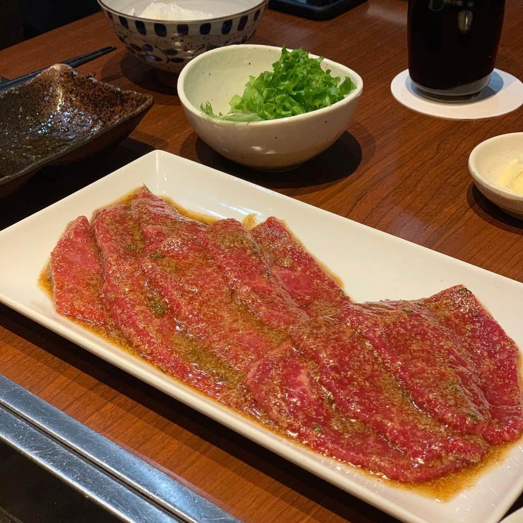 沢瀉美緒さんのインスタグラム写真 - (沢瀉美緒Instagram)「※ Keep eating yakiniku 😂 . Day3 . 3日間食べ続けてしまった焼肉。笑 . 最後は初めて訪れた大貫。 1番軽めのコースでも途中で ギブアップしそうになる程の ボリュームでした。 . ここのカルビは脂が多めだったので 赤身好きとしてはヘビーだった。 . ゴマを使ったタレが新鮮で ご飯が進みました🍚✨ . . #焼肉大貫 #大貫 #yakiniku #焼肉 #ミオログ」2月12日 12時38分 - mio_omodaka