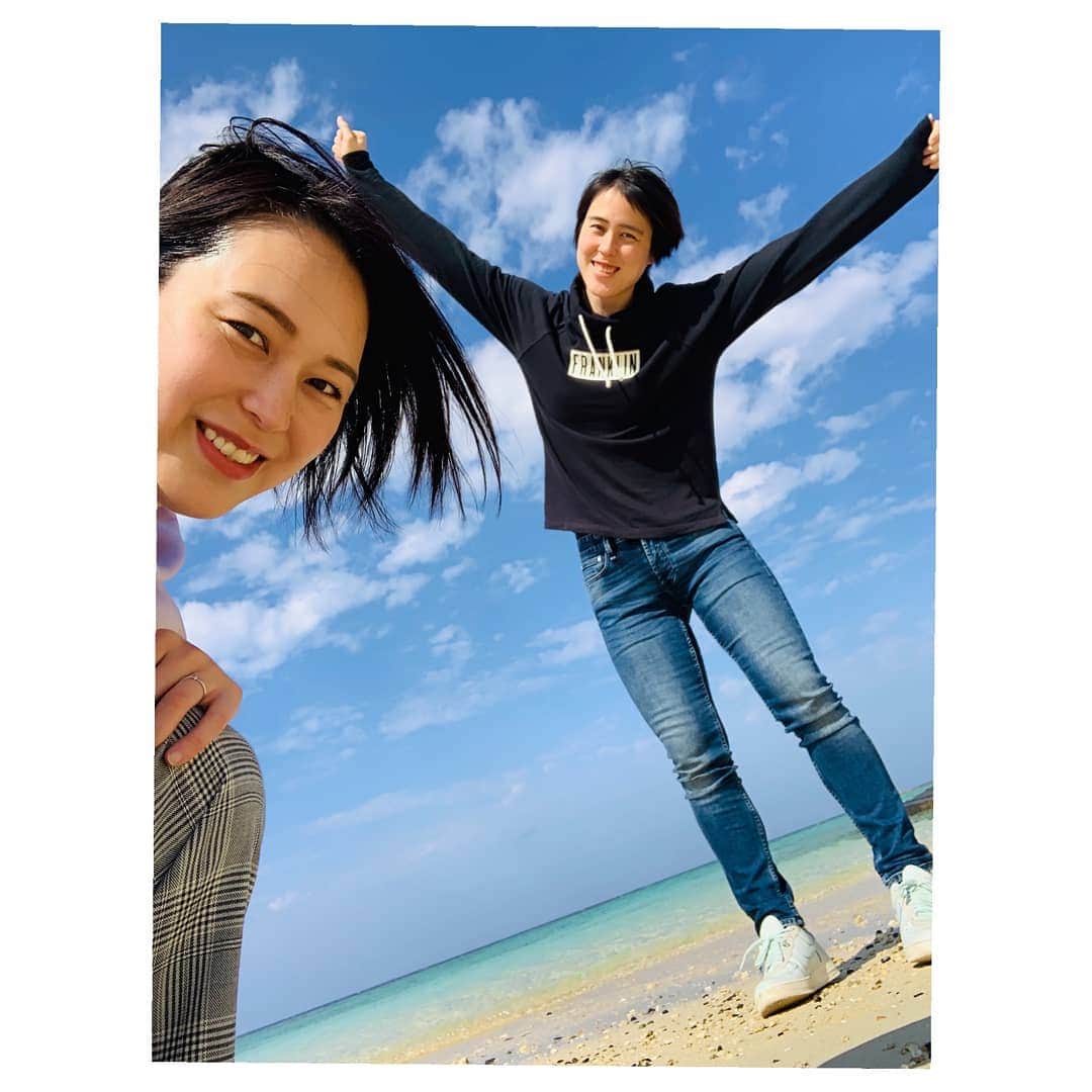 大山未希さんのインスタグラム写真 - (大山未希Instagram)「🏖️ ①ジャンプしたのにポートレートにされてるし(笑) ②なんか頭にすいこまれたみたいになってるし(笑) ③やっと成功 ④まぶしすぎて風強すぎてやっととれた ⑤ホロホロおいしい豚骨定食 #徳之島 #遊びじゃないよ #ちゃんとお仕事したよ ↓」2月12日 12時40分 - miki_oyama1003