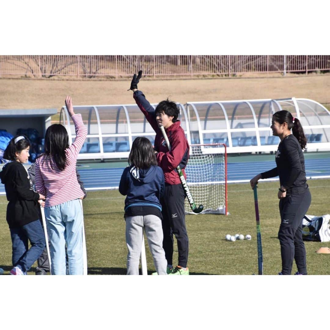 狩野真美さんのインスタグラム写真 - (狩野真美Instagram)「. 🏑⚽️🏀🏐 . . 2月11日"enjoyスポーツ大作戦" 参加させていただきました☑️ たくさんの子供たちが来てくれて とっても楽しかったです☺️✌🏼 玉入れは負けちゃったけど、 いろんなスポーツの方を知れて 良い時間となりました🌈 スポーツをする人たちが増えますように、、、🍀 これからわたしたちも頑張りたいと思います😊🏑🌟 イベントに来てくださった みなさんありがとうございました🥳 . . . #enjoyスポーツ大作戦#topsportscity奈良  #奈良クラブ #バンビシャス奈良 #奈良ドリーマーズ  #南都銀行shootingstars  #🦌❤️❤️」2月12日 12時50分 - mami____dayo