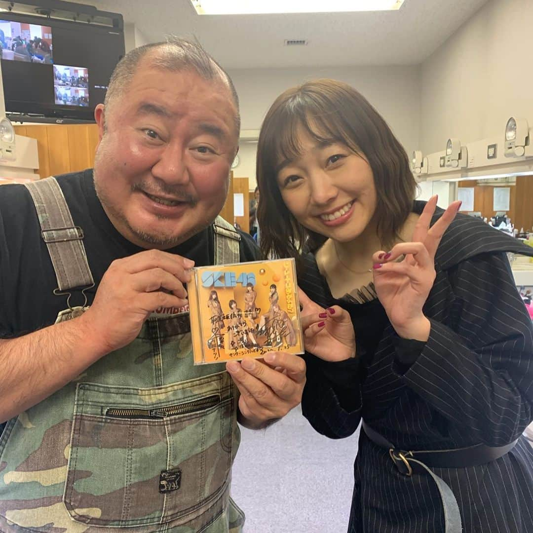 須田亜香里さんのインスタグラム写真 - (須田亜香里Instagram)「【病室で念仏を唱えないでください 】 (@nembutsu_tbs) 自分が連ドラに関われる日が来るなんて夢のようです。 . Paraviで配信中の方の オリジナルストーリーで、 芋洗坂係長演じる 内村アツシの彼女役で 出演させていただいています。 . 実は脚本の灯敦生さんとは 3年前のスカッとジャパンで 共演経験がありまして 今回はその時のことを思い出して 須田にオファーをくださって 実現した出演でした。 本当に嬉しかったです😭 . 3枚目以降は 劇中のメイクなのですが、 目がいつもと違うんです…🙊 . とりあえず観れば分かる。 paraviで配信中です‼️ 観てね👀❤️ . https://www.paravi.jp/static/nembutsu_kensyui/ . #病室で念仏を唱えないでください #念唱 #ねんとな  #paravi #サトリ研修医 #田中玲一 #灯敦生 さん #ありがとうございます #思い込みの夜明け #観てね #新規登録 #30日間 #無料 . .」2月12日 12時53分 - akarisuda