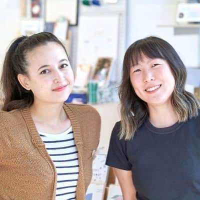 フリーディアのインスタグラム：「Everyone 🎉go and wish my partner in crime @seekim_ a Happy Birthday 🎂 She is the best business partner @paperpleaseshop and couldn’t have done any of it with out. A creative with the same sense of humor💕 Happy Birthday Girl!! ビジネスパートナーの誕生日で、良かったら　@seekim_ におめでとうのメッセージを残してあげて！　最高な友達で、クリスティンいなかったらショップを開く事もできなかったから、感謝の気持ちでいっぱいです。クリスティンお誕生日おめでとう🎁🎊🎂　#birthday #happybirthday #paperpleaseshop #yay #happy #seekim」