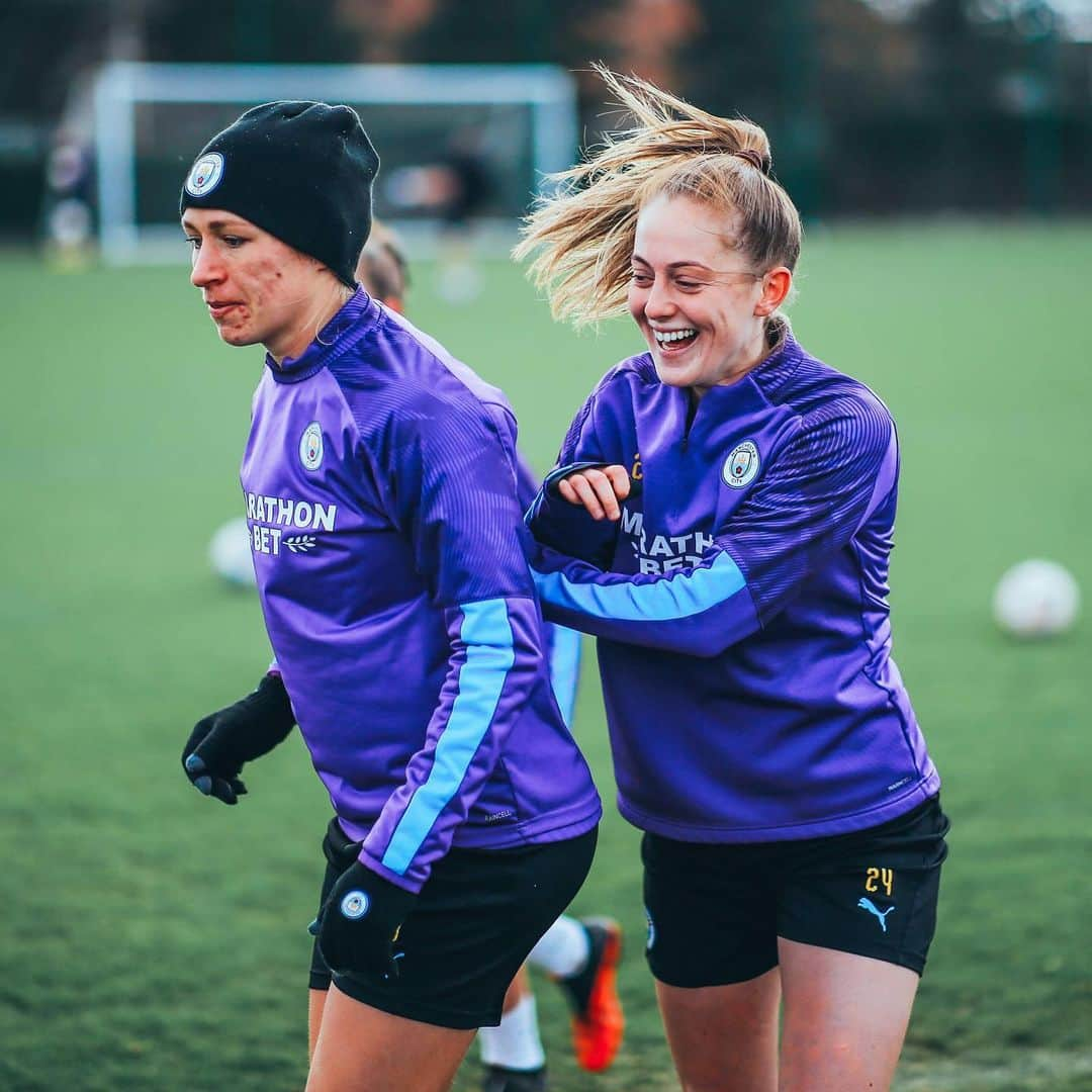 マンチェスター・シティFCさんのインスタグラム写真 - (マンチェスター・シティFCInstagram)「Whatever the weather! 💪 . #mancity」2月12日 4時31分 - mancity