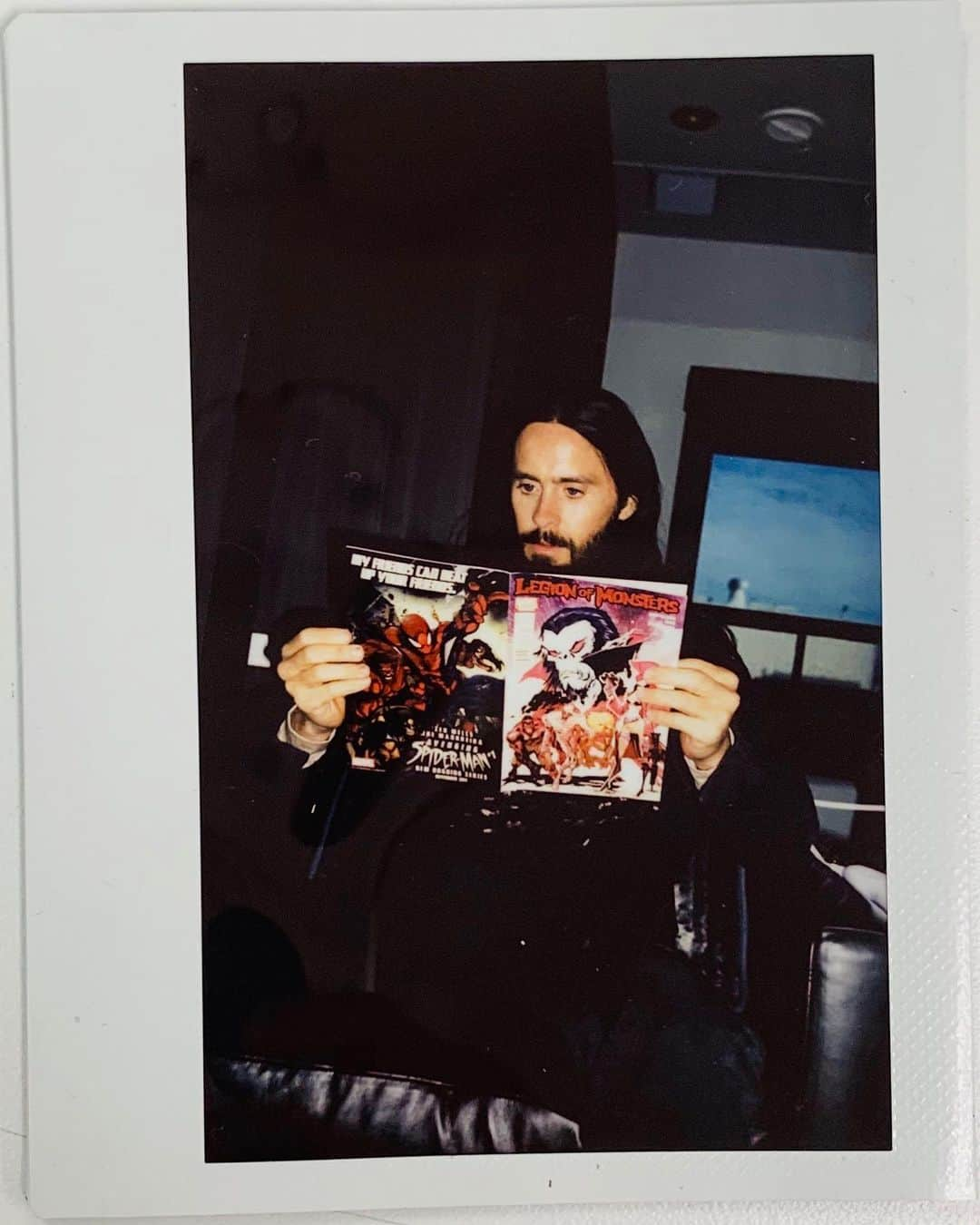 ジャレッド・レトさんのインスタグラム写真 - (ジャレッド・レトInstagram)「🤓Research. Back on set #MORBIUS @morbiusmovie」2月12日 4時43分 - jaredleto