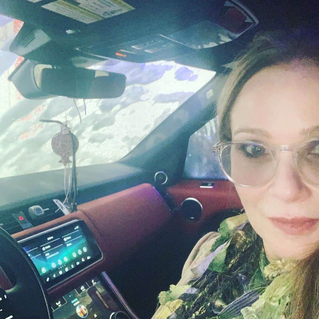 ローレン・ホリーさんのインスタグラム写真 - (ローレン・ホリーInstagram)「Optimistic.  #february #carwash 🇨🇦」2月12日 4時55分 - laurenholly