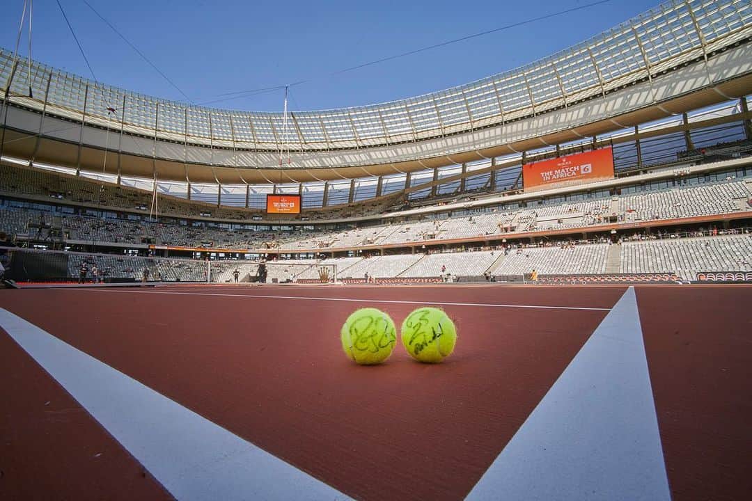 ロジャー・フェデラーのインスタグラム：「Looking back on last week is still surreal.... 🙌🎾🗺🏟 #matchinafrica #southafrica」