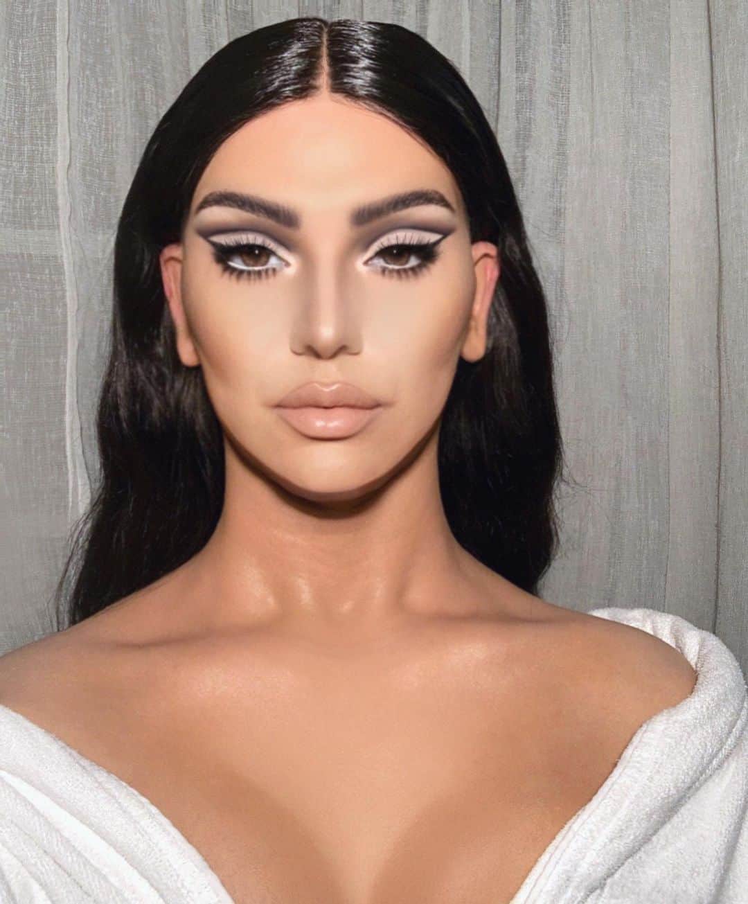 A riel D iazのインスタグラム：「@kimkardashian inspired makeup by the amazing @nikki_makeup 💕  Eyes: @sweedlashes @lindahallberg lashes. @anastasiabeverlyhills dipbrow gel, @natashadenona safari palette & @viseart cool mattes. @meltcosmetics ghastly liner. @houseoflashes precious bottom lash.  Lips: @kkwbeauty nude 1 & 2 lipsticks & lipliners.  Face: @ctilburymakeup airbrush flawless foundation, @narsissist radiant creamy concealer. @kkwbeauty creme contour stick. @urbandecaycosmetics stay naked powder foundation.」