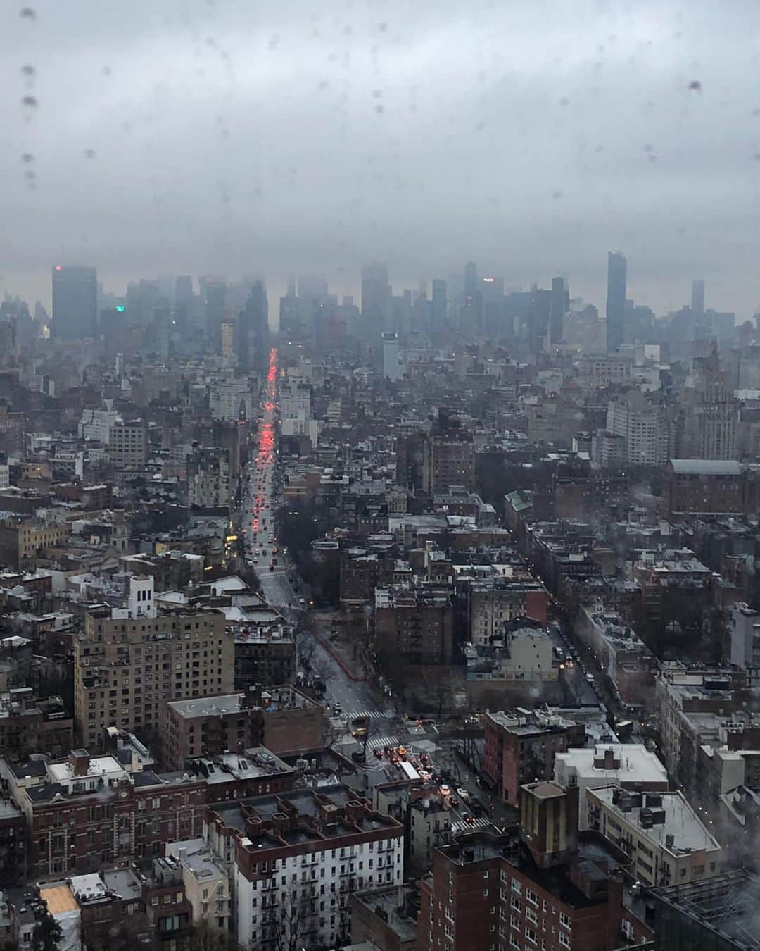 レオニー・ハンネさんのインスタグラム写真 - (レオニー・ハンネInstagram)「Same view, different weather. Which one is your mood? 🌆」2月12日 6時54分 - leoniehanne