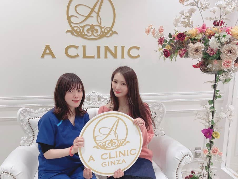 藤後 沙織 とうごさおりさんのインスタグラム写真 - (藤後 沙織 とうごさおりInstagram)「先日、@a_clinic_ginza にて Aスレッド受けてきたよ😊✨ すごくフェイスラインがすっきりして、 長年の丸顔の悩みが解消されました☻ ・ 施術自体はほんの15-20分ぐらいで済むし、 エステとかマッサージにはないほど効果的なのに、直後からメイクもできて日常生活に何の支障もなかったよ（人によっては、稀に内出血があったり、痛みがあったりすることもあるようです⚠️） 担当の#山崎香名 先生 @dr_kanayamasaki がすごく丁寧に説明してくださり、安心して受けることができたよ。 院内も本当にキレイで細部まで可愛い世界観であふれてるし、山崎先生をはじめ、コンシェルジュさんもナースの皆様も本当に優しくてホスピタリティに溢れてるからAクリニック大好きです♥︎ ・ #aスレッド #aclinic #aclinic銀座 #aクリニック #美容 #小顔 #美肌 #リフトアップ #美容外科 #美容皮膚科 #美容クリニック」2月12日 7時10分 - saori_togo