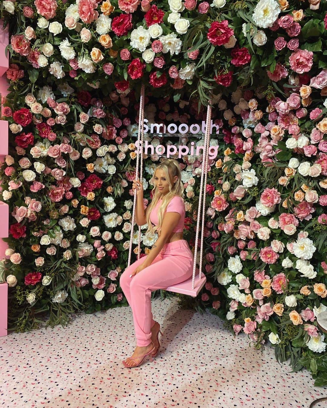 Tammyさんのインスタグラム写真 - (TammyInstagram)「Yayyyy 💘 showcased our new collection today 😪 so proud of my Saski team!  What a moment 💓 And a big thank you to @klarna.usa who helped put this together! Very excited to continue this partnership with Klarna so you can all shop the collection now and pay later #KlarnaNYFW」2月12日 7時43分 - tammyhembrow