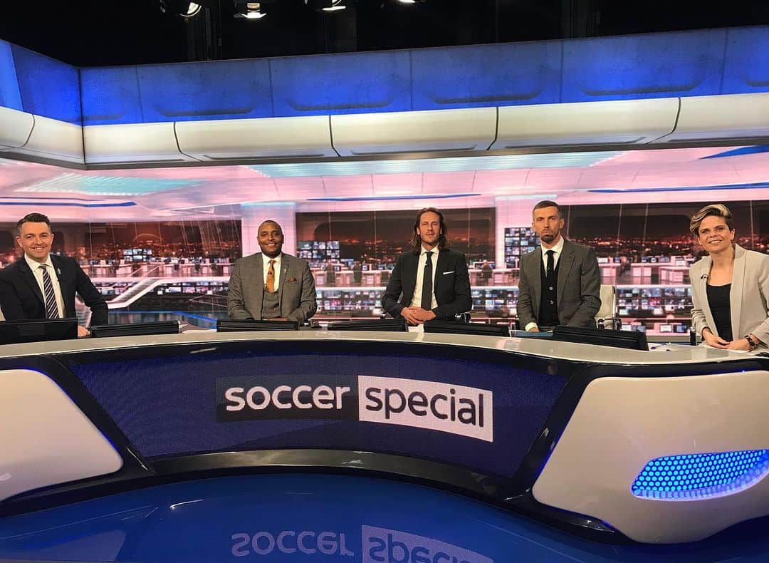 ヨナス・オルソンのインスタグラム：「Good fun and happy to be included tonight⚽️ @skysports #gilettesoccerspecial」