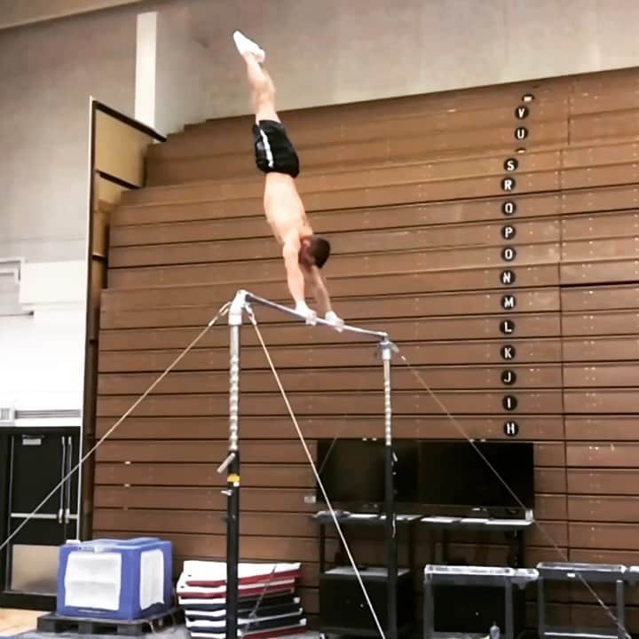サミュエル・ミクラクのインスタグラム：「If you never try to be perfect in practice, how can you expect be perfect the day of the competition? 🎵 @christofimusic」