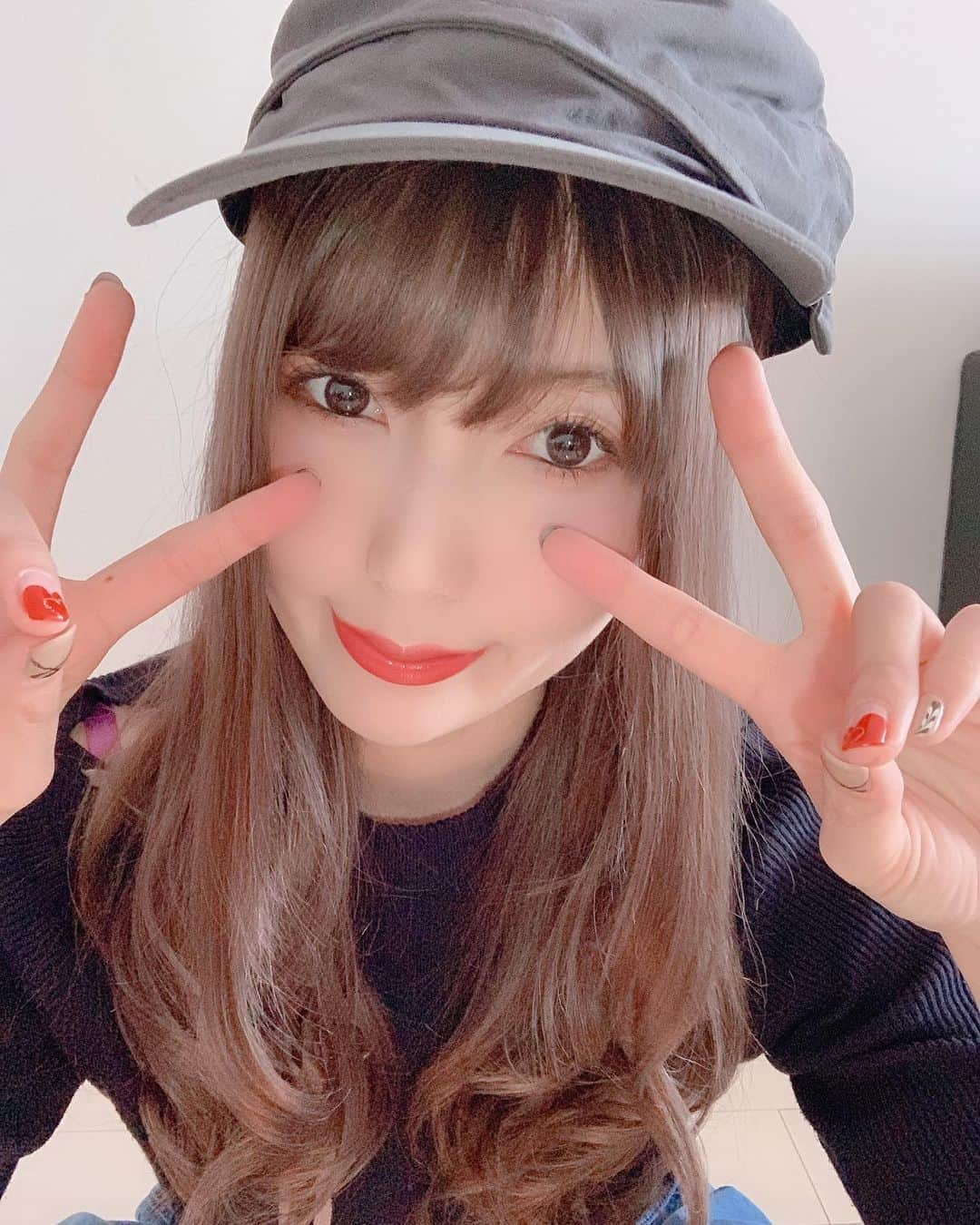 波多野結衣さんのインスタグラム写真 - (波多野結衣Instagram)「楽しい事たくさんしたい★ . . #帽子 #パンツスタイル #バレンタインネイル #波多野結衣」2月12日 8時23分 - hatachan524