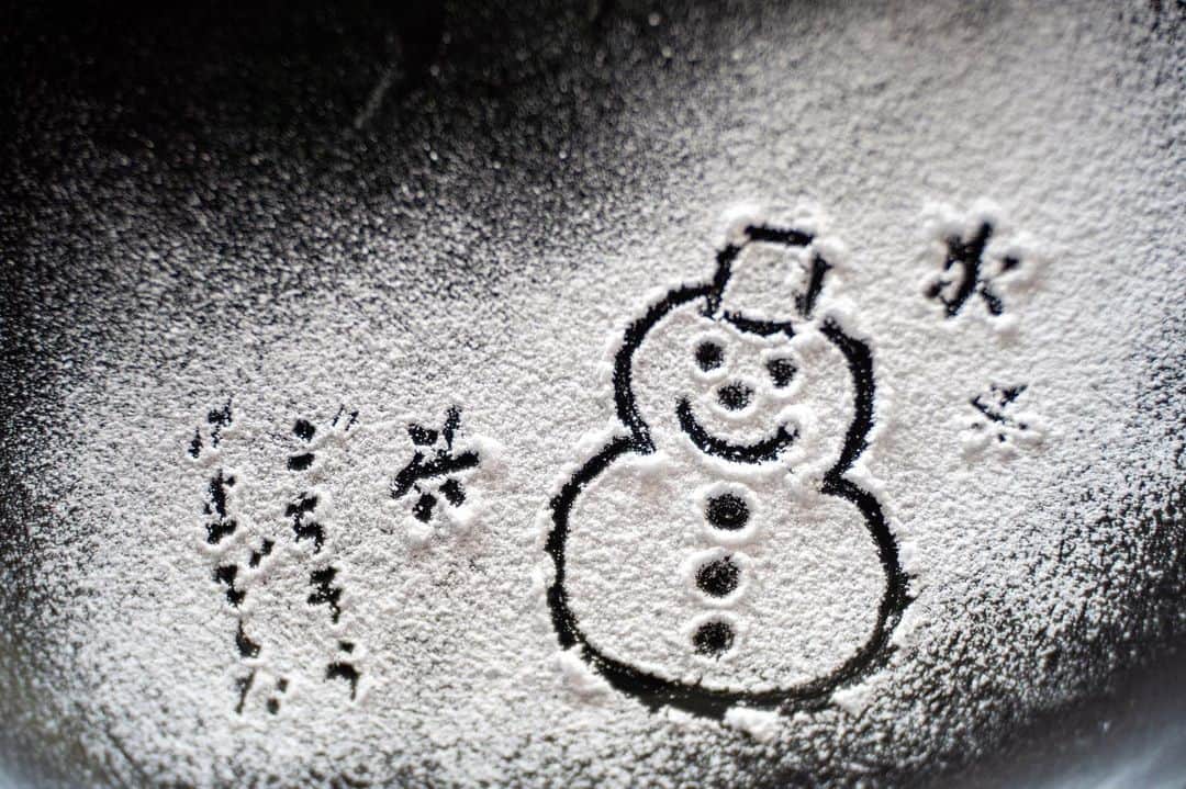 山人さんのインスタグラム写真 - (山人Instagram)「お客様へ粉糖で絵をサプライズしたら、メッセージ付きで返ってまいりました😆 #絵 #雪だるま #うさぎ #西和賀町 #山人 #yamado #スタッフsh撮影 #木浦コック #ネビラキ #メッセージ #ホテル #snow #snowman #rabbit」2月12日 8時49分 - yamado.official