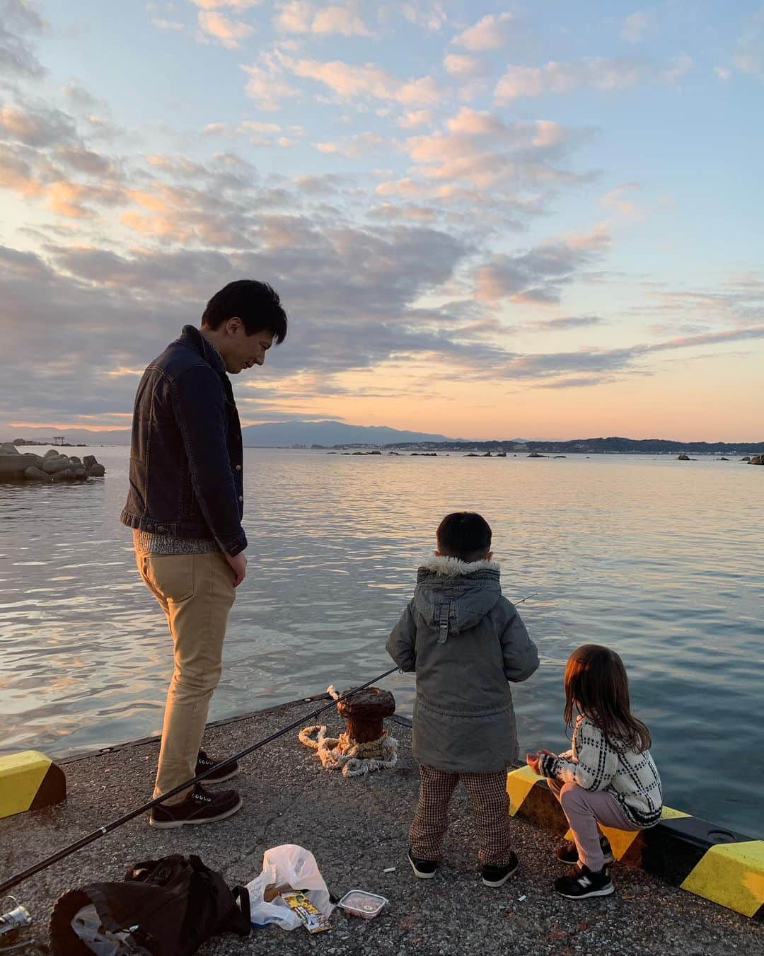 坂本美雨さんのインスタグラム写真 - (坂本美雨Instagram)「釣り人と #セコムとなまこ #今日のなまこちゃん」2月12日 9時15分 - miu_sakamoto