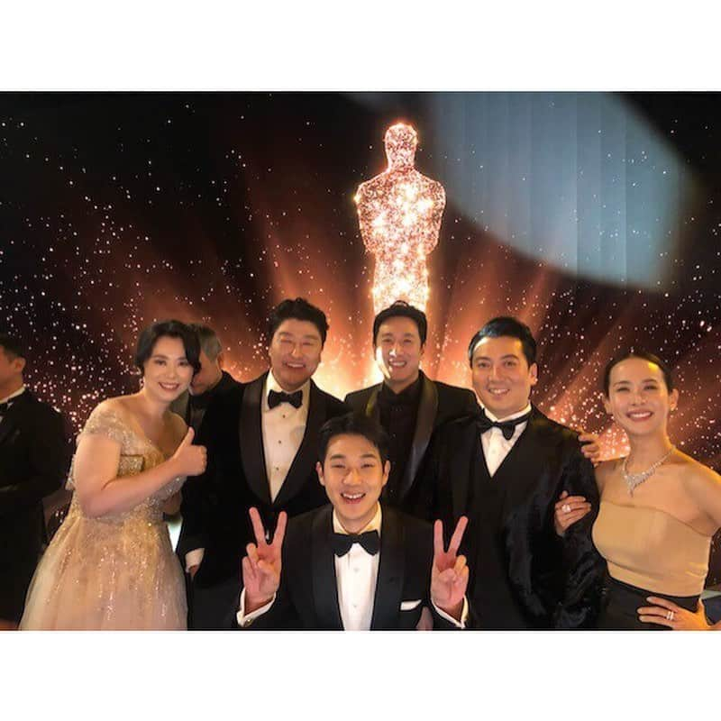 チョ・ヨジョンさんのインスタグラム写真 - (チョ・ヨジョンInstagram)「#theoscars2020 #parasite 🌟🥂」2月12日 9時18分 - lightyears81