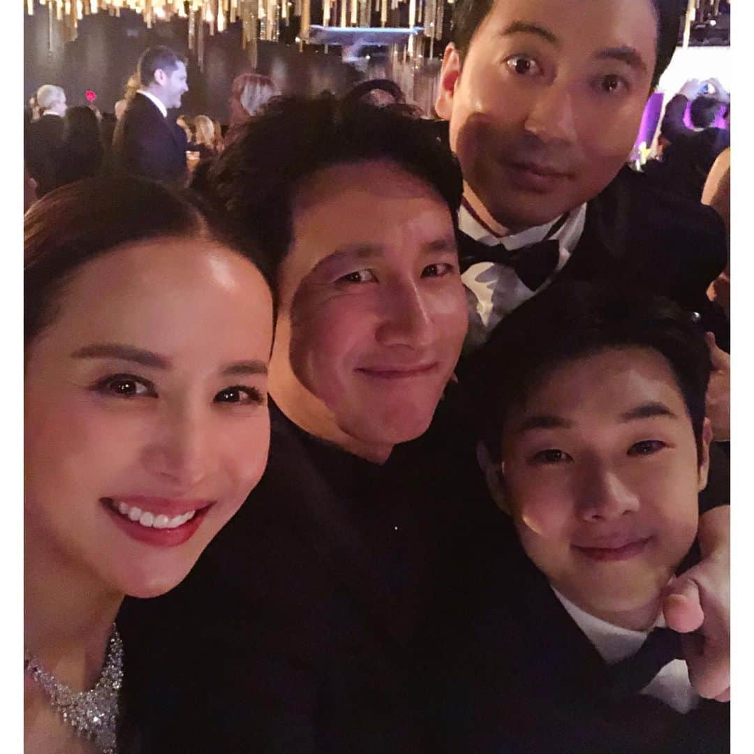 チョ・ヨジョンさんのインスタグラム写真 - (チョ・ヨジョンInstagram)「#theoscars2020 #parasite 🌟🥂」2月12日 9時18分 - lightyears81