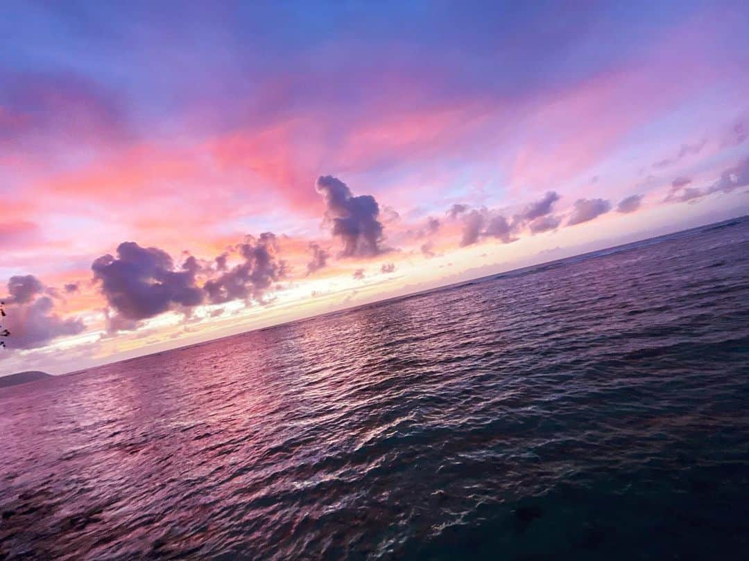 雅-MIYAVI-さんのインスタグラム写真 - (雅-MIYAVI-Instagram)「Morning view in Kahala 2020 Jan. Big appreciation to Mother Nature. 地球很美丽的 🙏🏻 ハワイで撮った写真。地球って美しいなあ。ずっと綺麗でいてほしいな🌏 #Earth #Ocean #Nature #Hawaii」2月12日 9時28分 - miyavi_ishihara