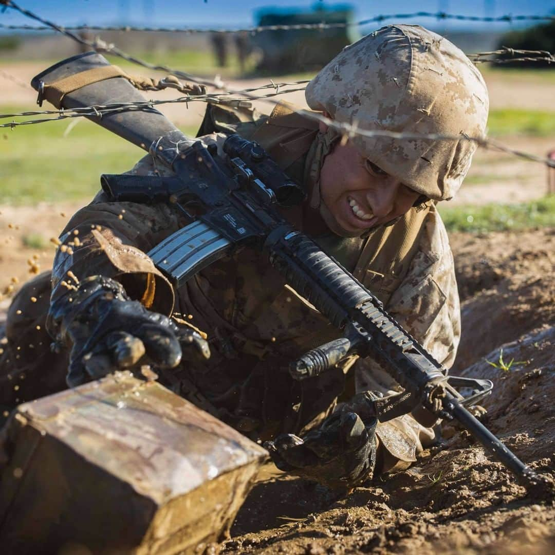 アメリカ海兵隊さんのインスタグラム写真 - (アメリカ海兵隊Instagram)「Secure the Can  A recruit with Lima Company, 3rd Recruit Training Battalion, participates in a crucible event at @mcb_camp_pendleton. The 54-hour long culminating event finalizes the transformation from recruit to Marine. (U.S. Marine Corps photo by Lance Cpl. Zachary T. Beatty)  #USMC #Marines #Crucible #RecruitTraining」2月12日 10時00分 - marines