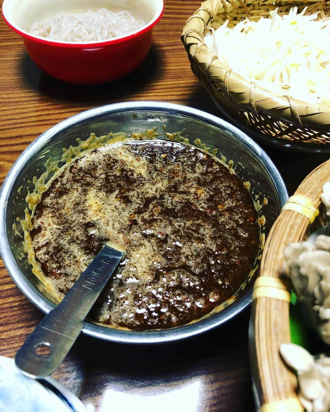 michi さんのインスタグラム写真 - (michi Instagram)「北海道に帰ってきてから、自宅でもよくジンギスカンを食べるようになりました。そんなわけで昨日は、自家製のタレを作ってみました。激ウマでした！  #北海道グルメ #ジンギスカン #ラム肉　#自家製たれ #へるしーふーど」2月12日 10時30分 - michi_jasmine