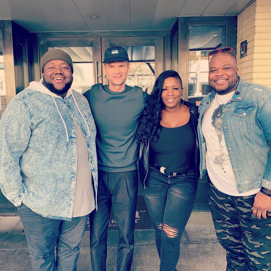 ウィル・マコーマックのインスタグラム：「Lunch today with a few of my favorite people ❤️ ❤️❤️we’re up to something good! @thewarandtreaty @officiallyterrell」