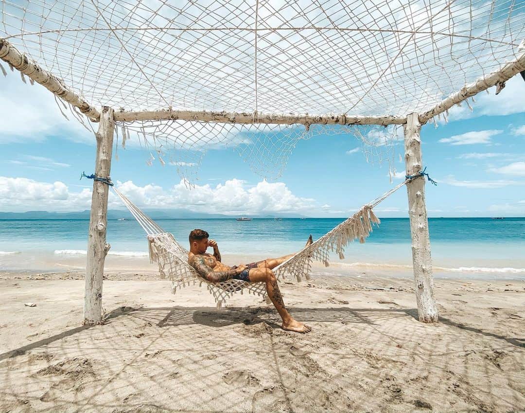 NICKY GILEのインスタグラム：「Relaxation  If money is your excuse ... Change your mindset」