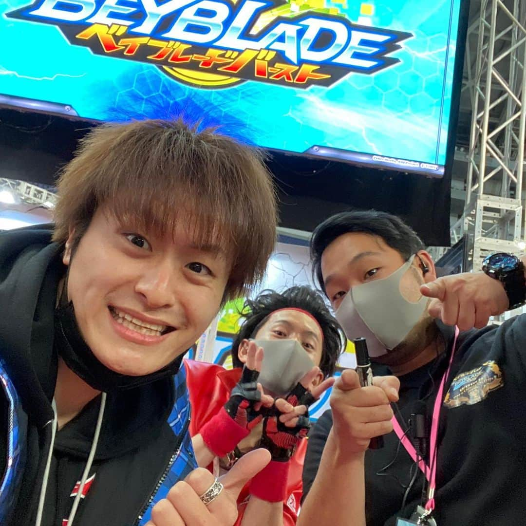 けんちゃんねるのインスタグラム：「WHF2020全4大会お疲れ様でした〜‼️ #ベイブレードバースト #beybladeburst #ブレーダーKEN #ブレーダーショウ #ブレーダータク #けんちゃんねる #次世代ワールドホビーフェア2020 #WHF2020大阪」