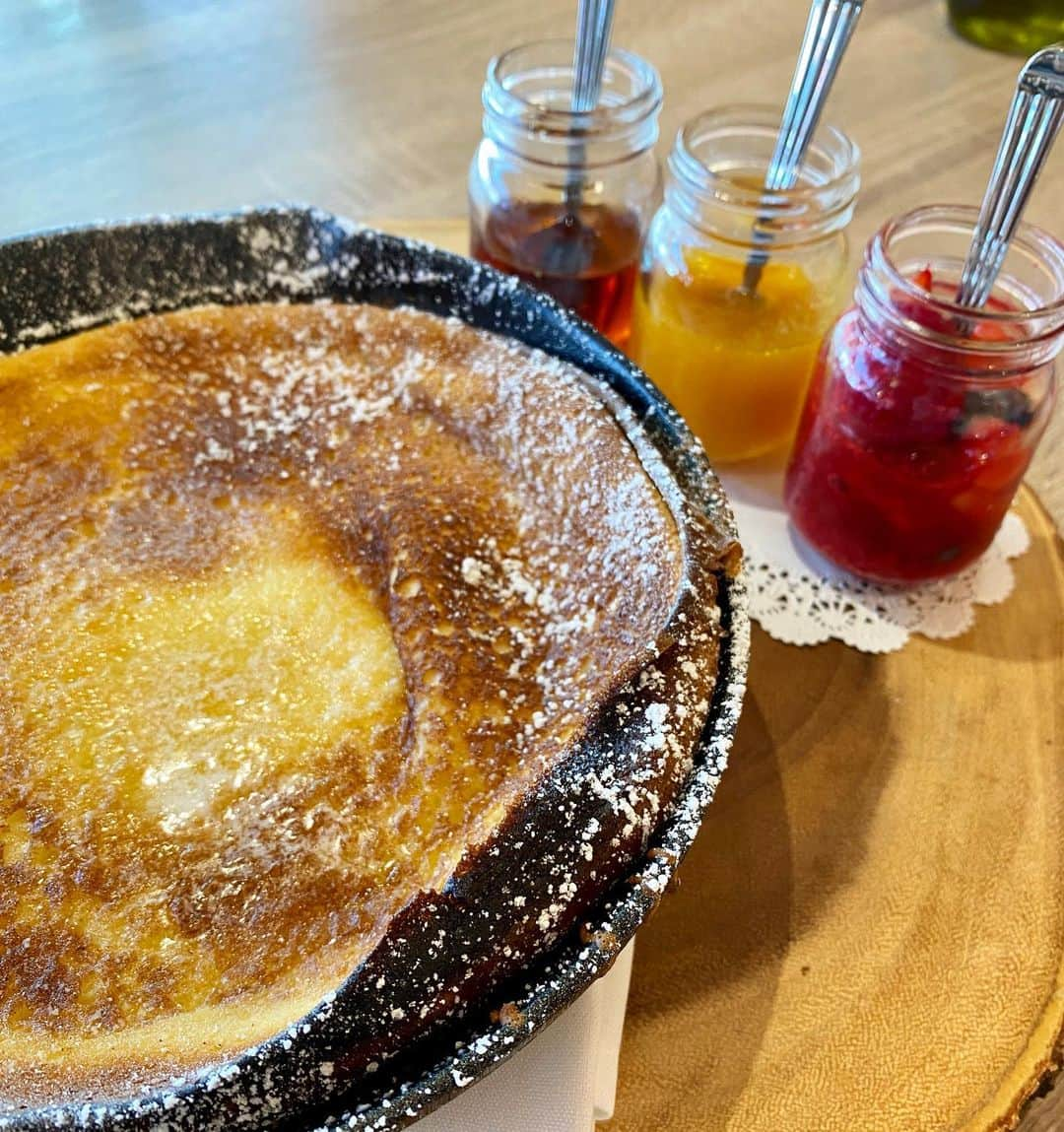 Arancino Di Mareさんのインスタグラム写真 - (Arancino Di MareInstagram)「NEW & hot from the oven! Pizza Oven Baked Pancake served w/ house made syrups - earl grey, lilikoi & mixed berries!  #arancinodimare #arancino #italian #foodies #breakfast #buzzfeedfood #eater #pancake #waikiki #goodmorning #朝ごはん #111hawaiiaward #hfwf #アランチーノディマーレ #アランチーノ #イタリアン #パスタ #ハワイ #おいしい #ホノルル #ハワイ大好き #haleainaawards #ハワイ旅行 #hawaiisbestkitchens #hfwf19 #frolichawaii #パンケーキ #lilikoi #おはよう」2月12日 11時25分 - arancinodimare