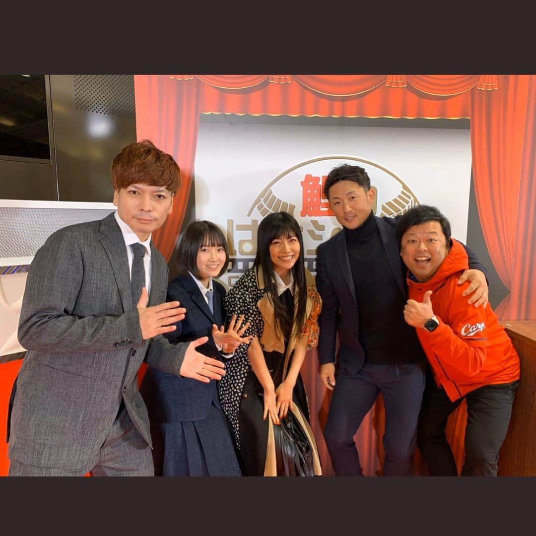 島谷ひとみさんのインスタグラム写真 - (島谷ひとみInstagram)「鯉のはなシアター終了後にキャストの皆さんと📷✨ あと、１ヶ月ちょっとで開幕⚾️‼️ 小園選手に大注目です❣️ それ行けカープ‼️ #鯉のはなシアター #広島カープ #島谷ひとみ」2月12日 11時28分 - shimatani_hitomi_official