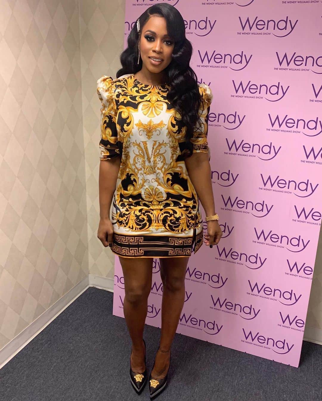 レミー・マーのインスタグラム：「Versace, Versace, @Versace #RemyMa #PrettyBrown」