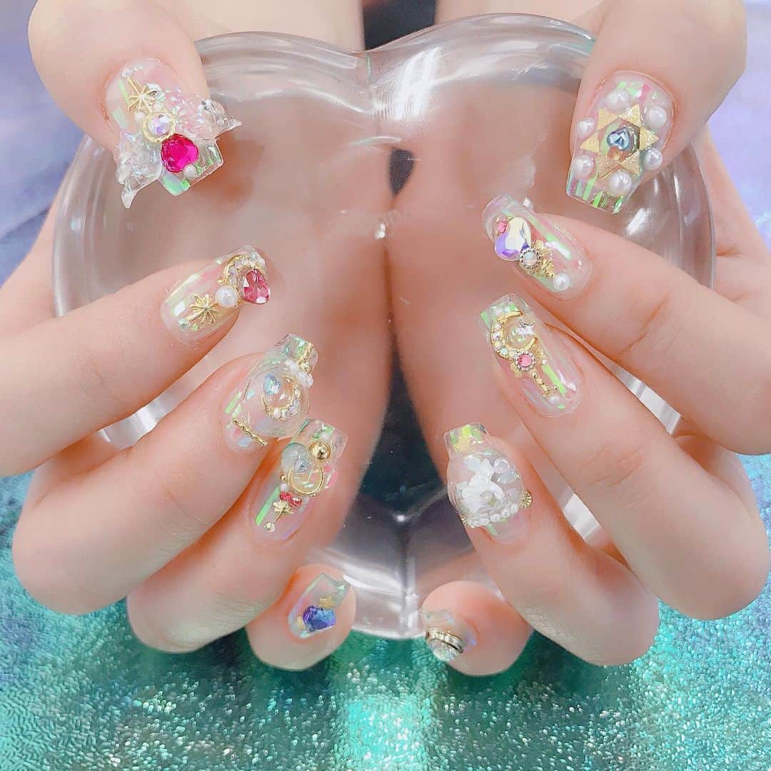 なかやまちえこのインスタグラム：「✨魔法少女ネイル🌙✨⠀ NAIL VENUSの中のページでhow toしているネイルはこちらです💁‍♀️⠀ 上松さんハンドモデルしてくれてありがと😘😘😘 #nail #nails #nailart #ネイル #美甲 #ネイルアート  #clou #nagel #ongle #ongles #unghia #japanesenailart #manucure #네일 #젤네일 #네일아트 #네일리스트 #japanesenails #manicurist #gelnails #أظافر #魔法少女 #魔法少女ネイル」