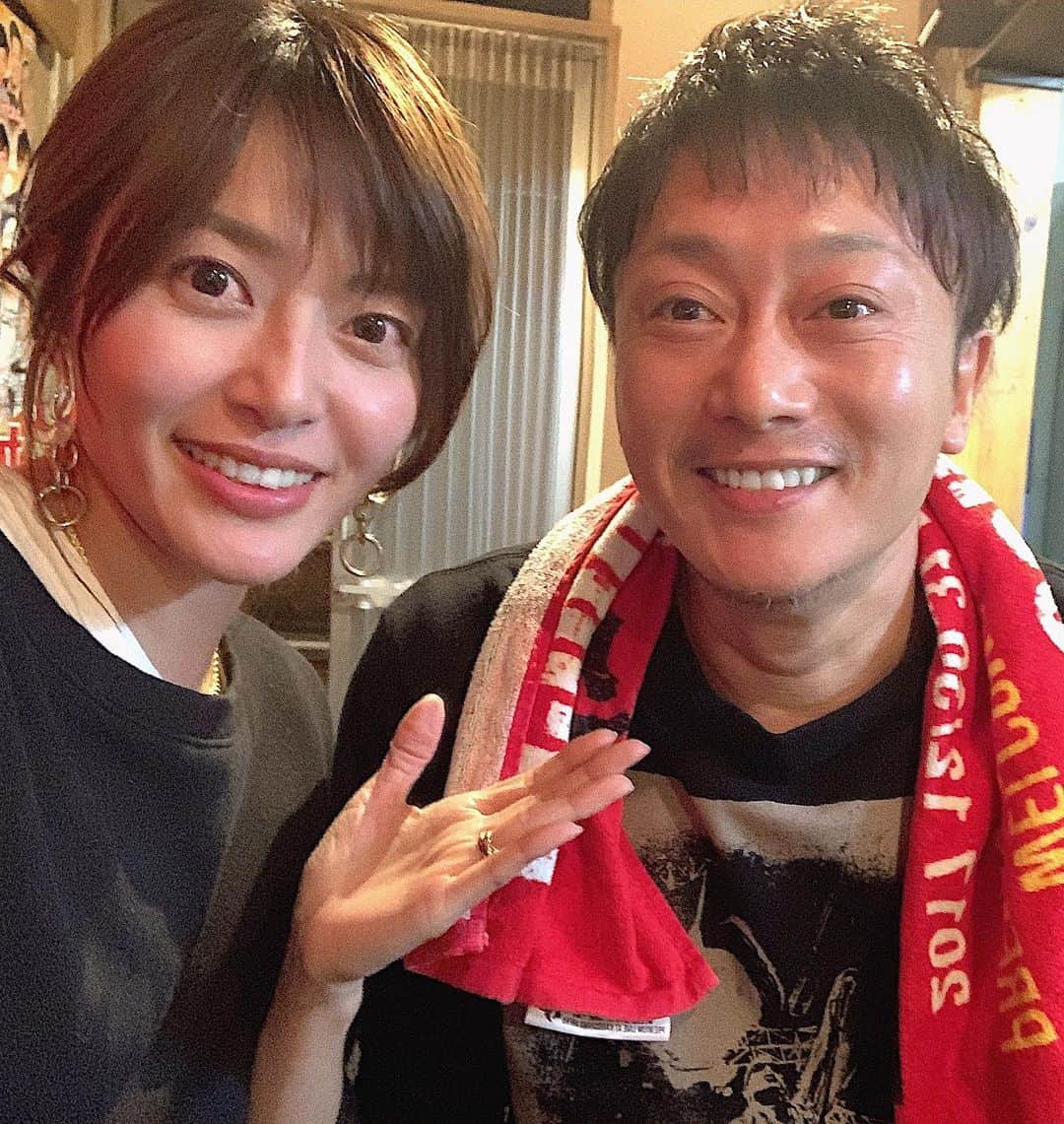 井上志帆子さんのインスタグラム写真 - (井上志帆子Instagram)「. そしてお久しぶりの赤峯さん🍜 美味しいラーメン、ありがとうございました🍜 前に、秀ちゃんラーメンの宣伝YouTubeで、奥さん(志穂美悦子さん)の役をさせてもらったよ 良かったら見てみて😆 ご馳走様でした〜！！！ #あかみねとんぼ さん#秀ちゃんラーメンとんぼ店 #秀ちゃんラーメン#長渕剛 さん#志穂美悦子 さん」2月12日 22時22分 - shiriko0316