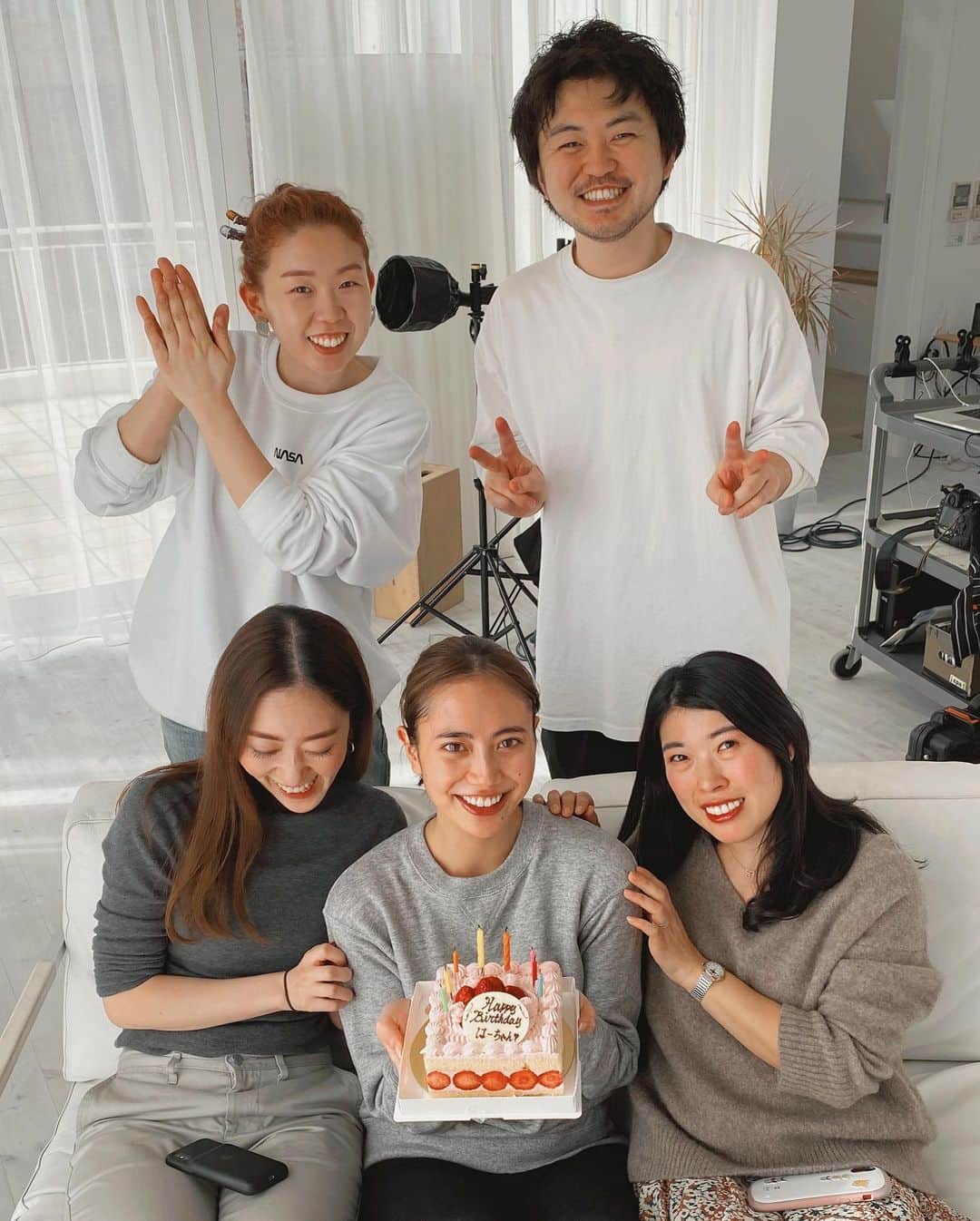 土屋巴瑞季さんのインスタグラム写真 - (土屋巴瑞季Instagram)「昔からずーっとお世話になっている皆さま🤍 本当にありがとうございます...🤍 嬉しい...幸せです。」2月12日 20時59分 - hazukitsuchiya