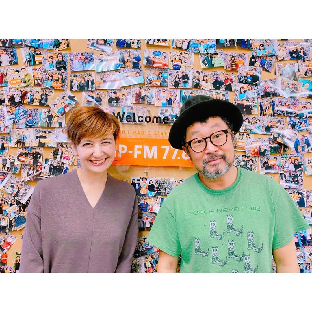 のインスタグラム：「2／15  今週土曜日24時からのZIPFMはSaturday Night Special  大江千里on the radio📻  今はジャズピアニストとしてNYをベースに活躍する大江千里さんに、1時間たっぷりとお話をお伺いしました。とっても刺激的で、優しく、そして贅沢な1時間。広い世界に身を任せながら、ポジティブに生きる大江さんのお話、そして奏でてくださった音色、ずーっとずーっと聴いていたかったです！あっという間の1時間、是非聴いて下さいね^_^  #zipfm #大江千里 #senriooe」